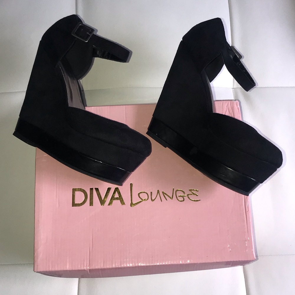Diva Lounge Round Toe Women’s Platform Wedges